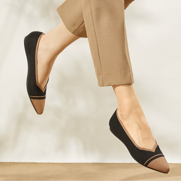 VIVAIA Pointed-Toe V-Cut Flats - Picture 2 of 9